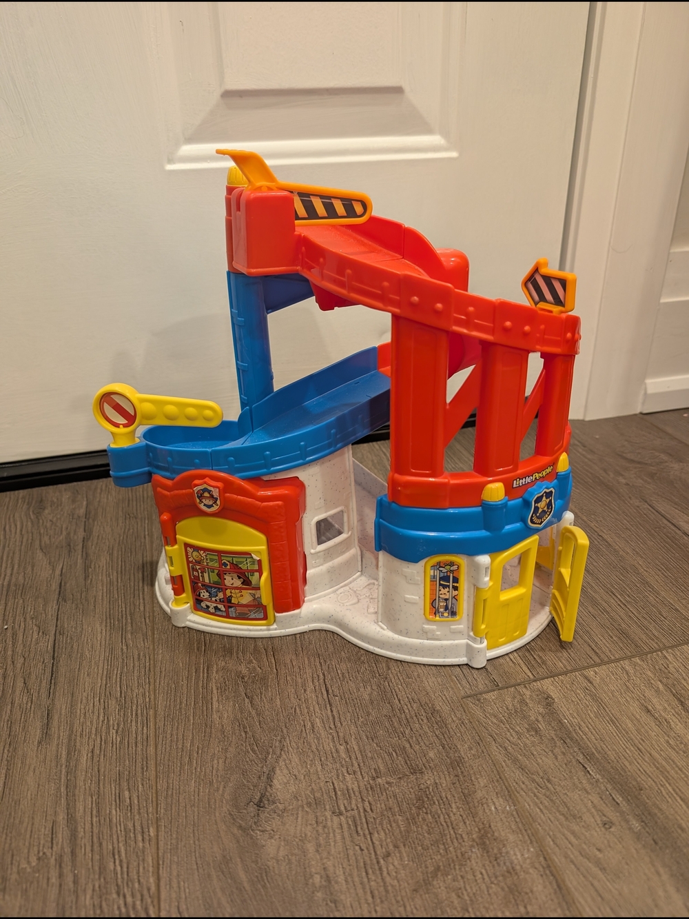 Fisher Price Little People Wheelies Track Police And Fire Station
